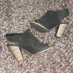 Green open toe heeled booties. Size 6
